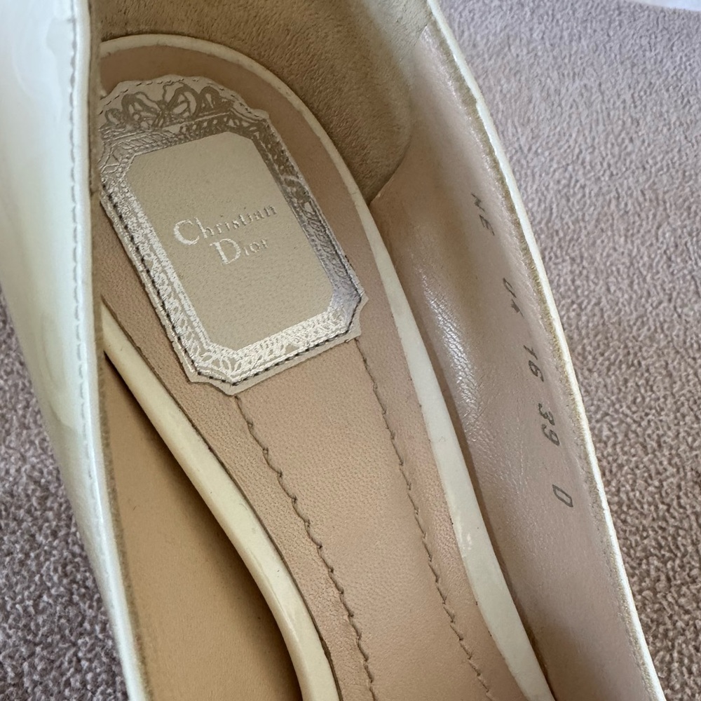 CHRISTIAN DIOR
White Patent Leather Instinct Pumps - Picture 2 of 6